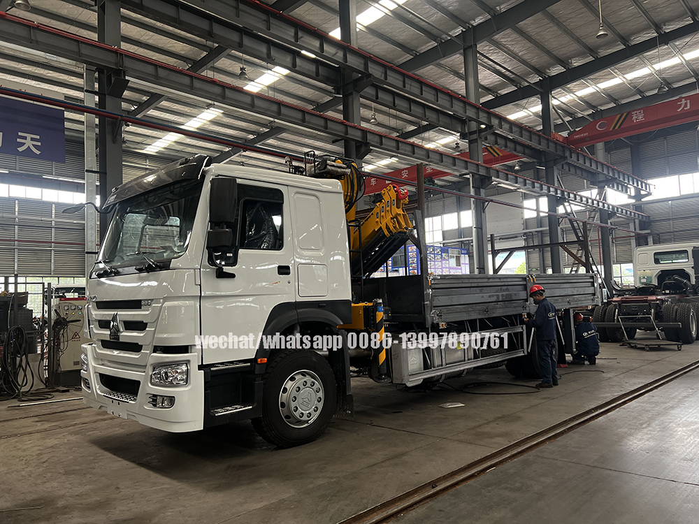 Sinotruck Howo Crane Truck Jpg