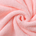 Serviette de serviette à main rose en satin platine.