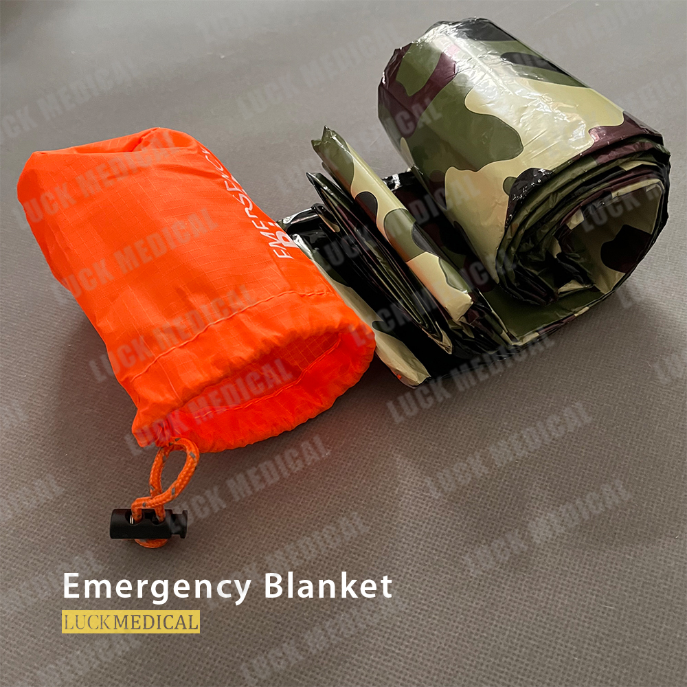 Аварийный кемпинг с фольгой.