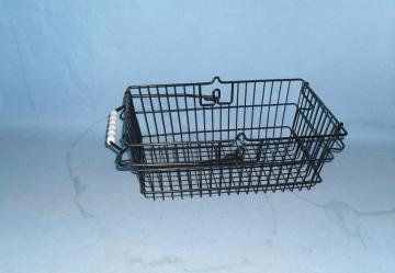 Wire mesh shopping basket