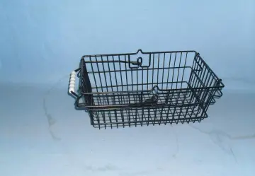 Wire mesh shopping basket