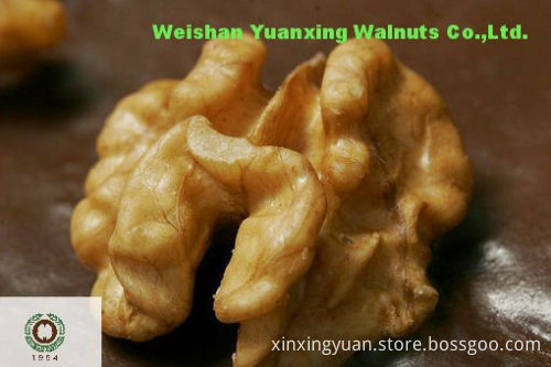 A bite of walnut kernels light quarters