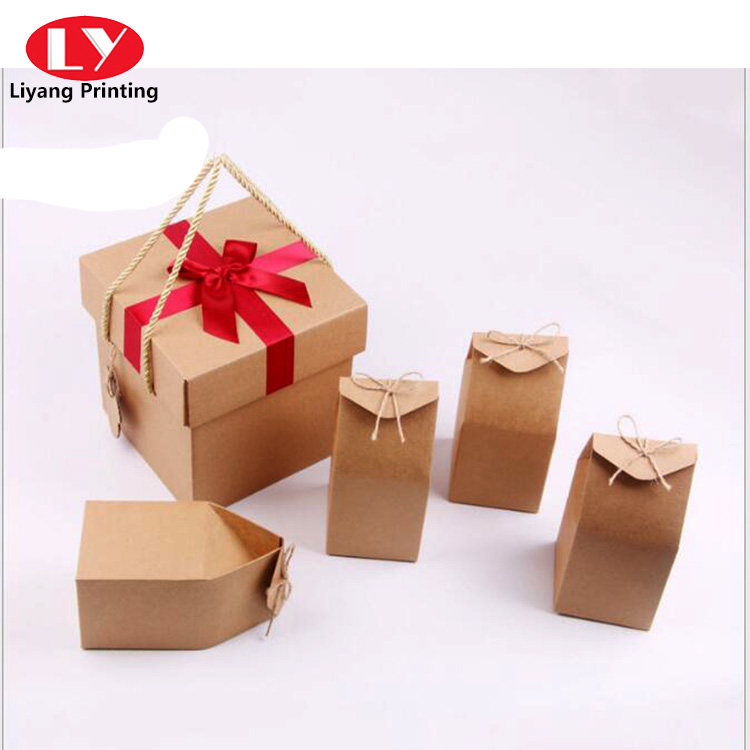 ورق الكرافت هدية مربع قابلة للطي مع سلسلة