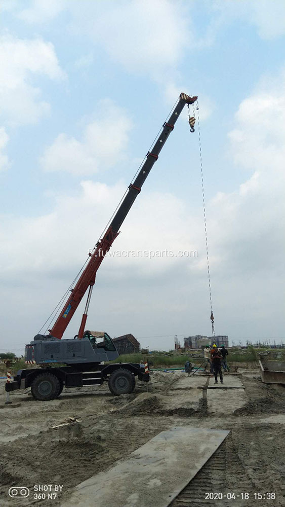 Grue télescopique mobile montée sur chenilles à vendre