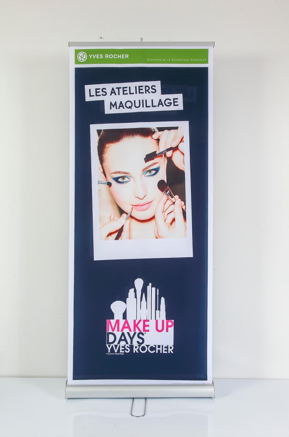 Double side roll up banner