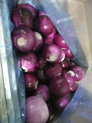 Fresh Peeled Red Onions