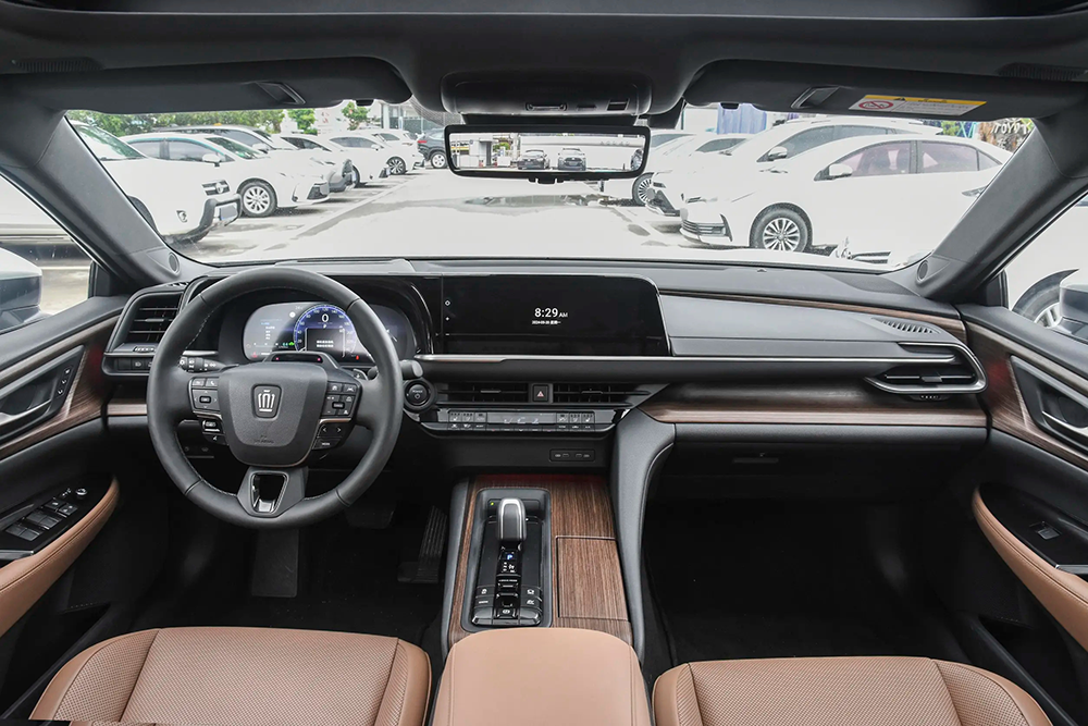 Toyota Crown (10)