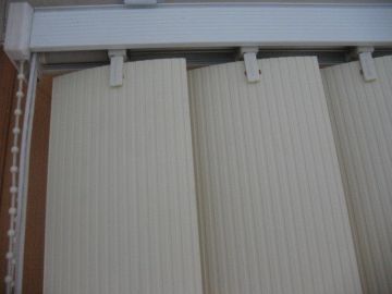 Smooth Blackout Window Blinds Vertical White Electric For Bathroom