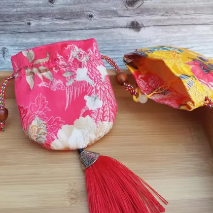 Exploring Ancient Hanfu: Embroidered Sachet Bags and Their Cultural Significance