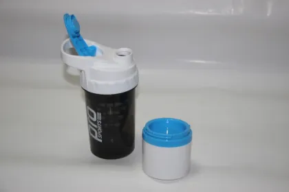 Plastic shake the cup