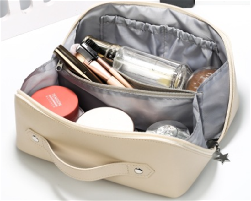 Practical And Versatile Cosmetic Bag