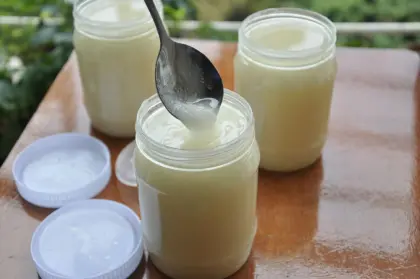 white solid bee honey(crystalline honey)