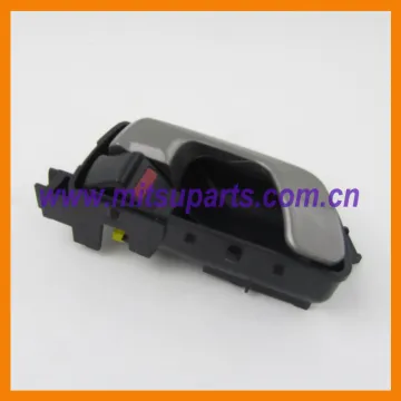 Front Door Inside Handle for Mitsubishi Pajero V63 V64 V65 V68 V73 V74 V75 V76 V77 V78 6G72 6G74 6G75 4M41 MR604135 MR604136