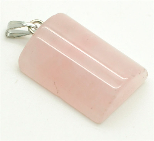 Pendentif en forme de demi-cylindre en quartz rose