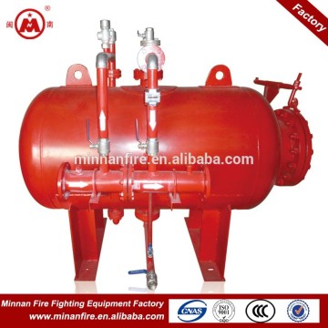 Fire foam tank with rubber bladder
