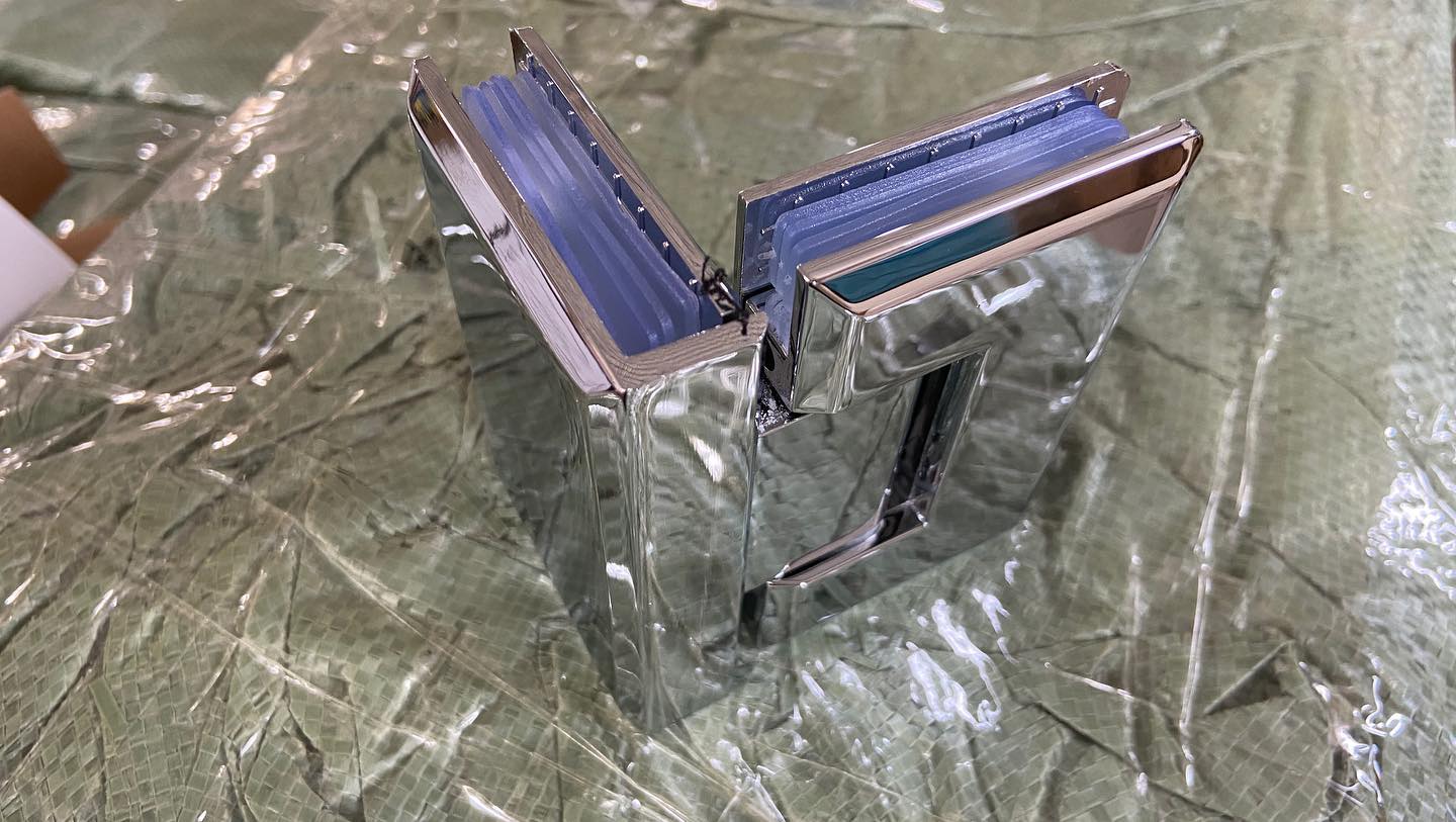 Glass hinge