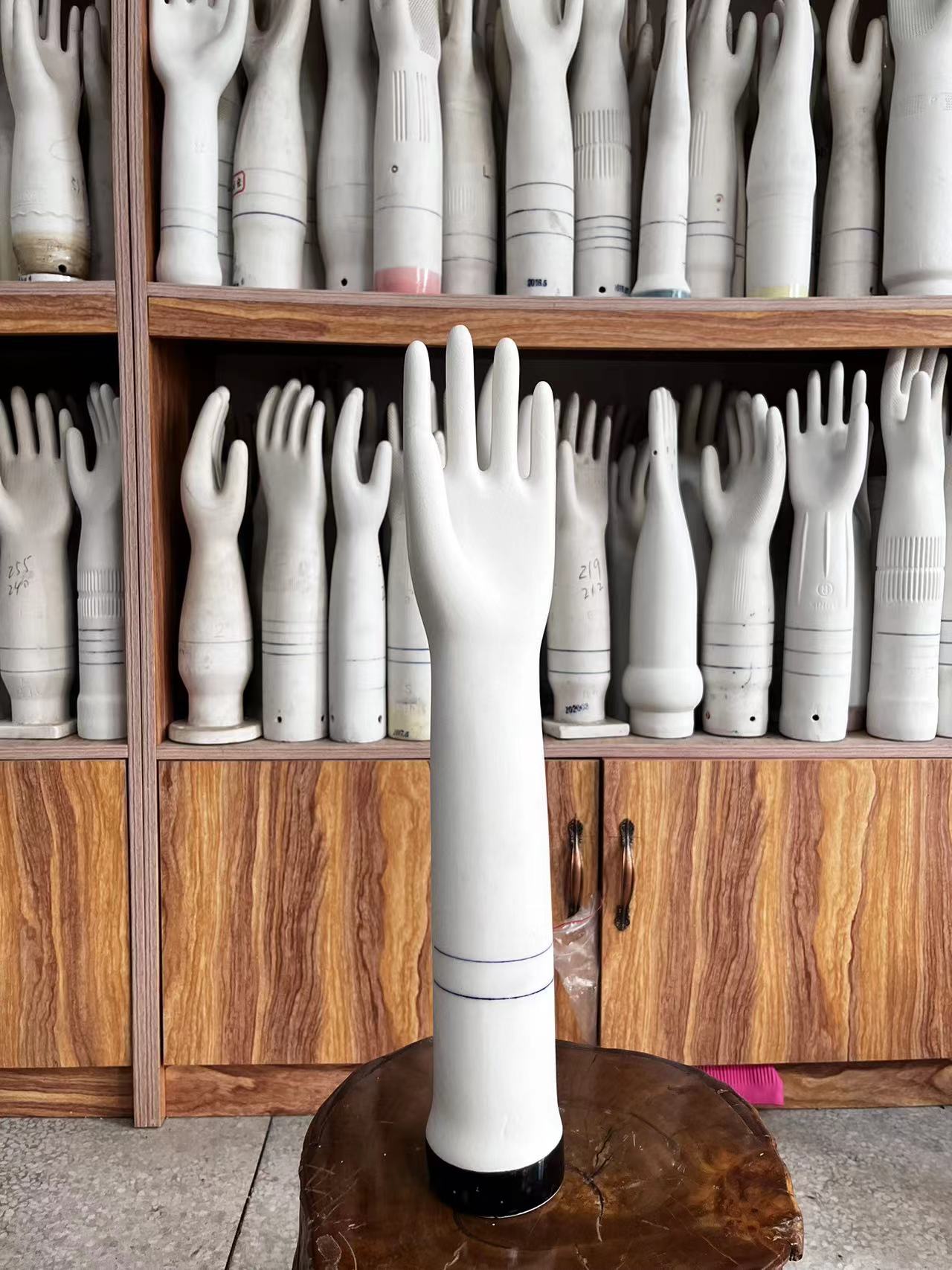Ceramic hand model