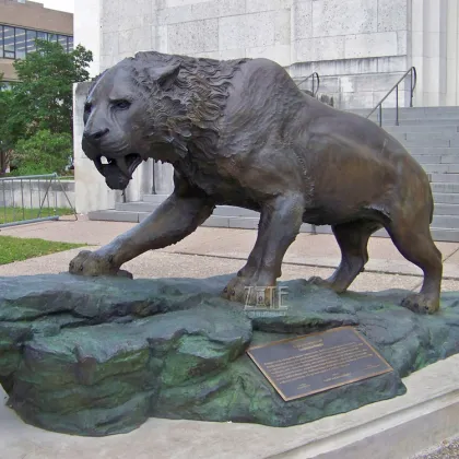 Garden metal animal sculpture bronze saber-toothed tiger statue