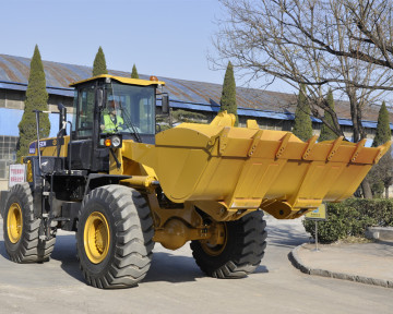 รถตักล้อยาง SEM656D พร้อมเครื่องยนต์ CUMMINS