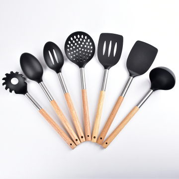 Dụng cụ nhà bếp bằng nylon có tay cầm bằng gỗ