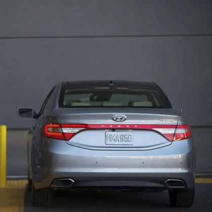 Classic flagship sedan Hyundai Azera 2011