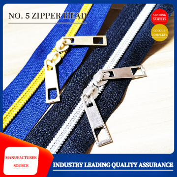 Travel bag zipper head