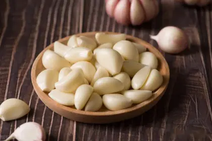 Fresh White Garlic Bulbs for Culinary Use