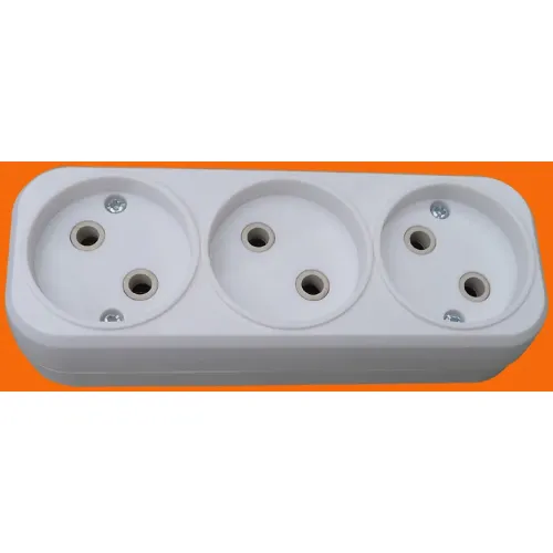 Tomada de plástico Euro 3 em 1 16A