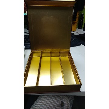 custom magnetic closure packaging gift box