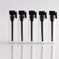 Piccola bottiglia di profumo 2ml