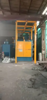 Double hooks shot blasting machine shot blasting chamber