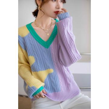 Узкий модный кашемировый свитер контрастного цвета с v-образным вырезом