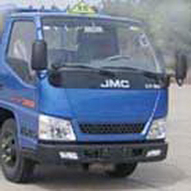 بيع شاحنة الصهريج لنقل الزيت JMC Small 3.2CBM
