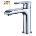 Pompo e le &#39;ngoe ea Bathing Bathin Sink Faucet