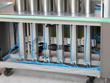 Full-automatic straight line type piston filling machine