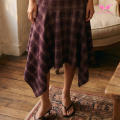 Karierter asymmetrischer Midirock mit hoher Taille