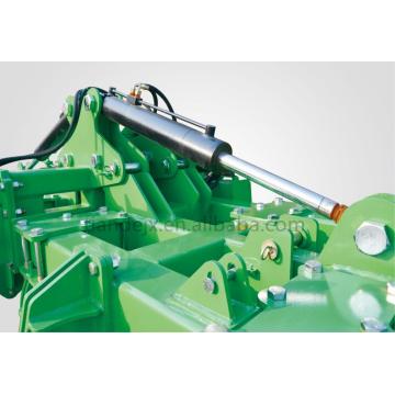 Land preparing machine folding type subsoiler