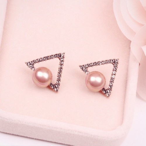 Anting-anting Pearl Pink palsu