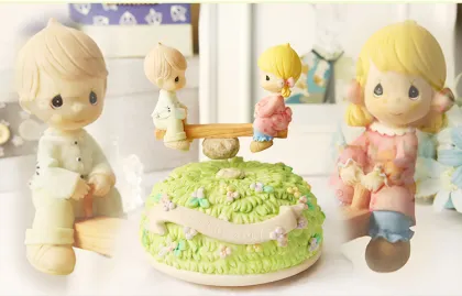 Lighting crystal ball music box with snowflake