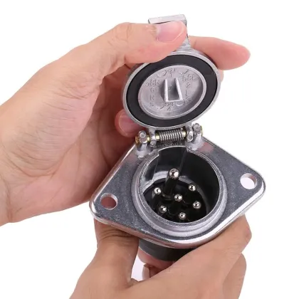 7 Way Plug 24V Trailer Plug Universal Wiring Connector Adapter Socket