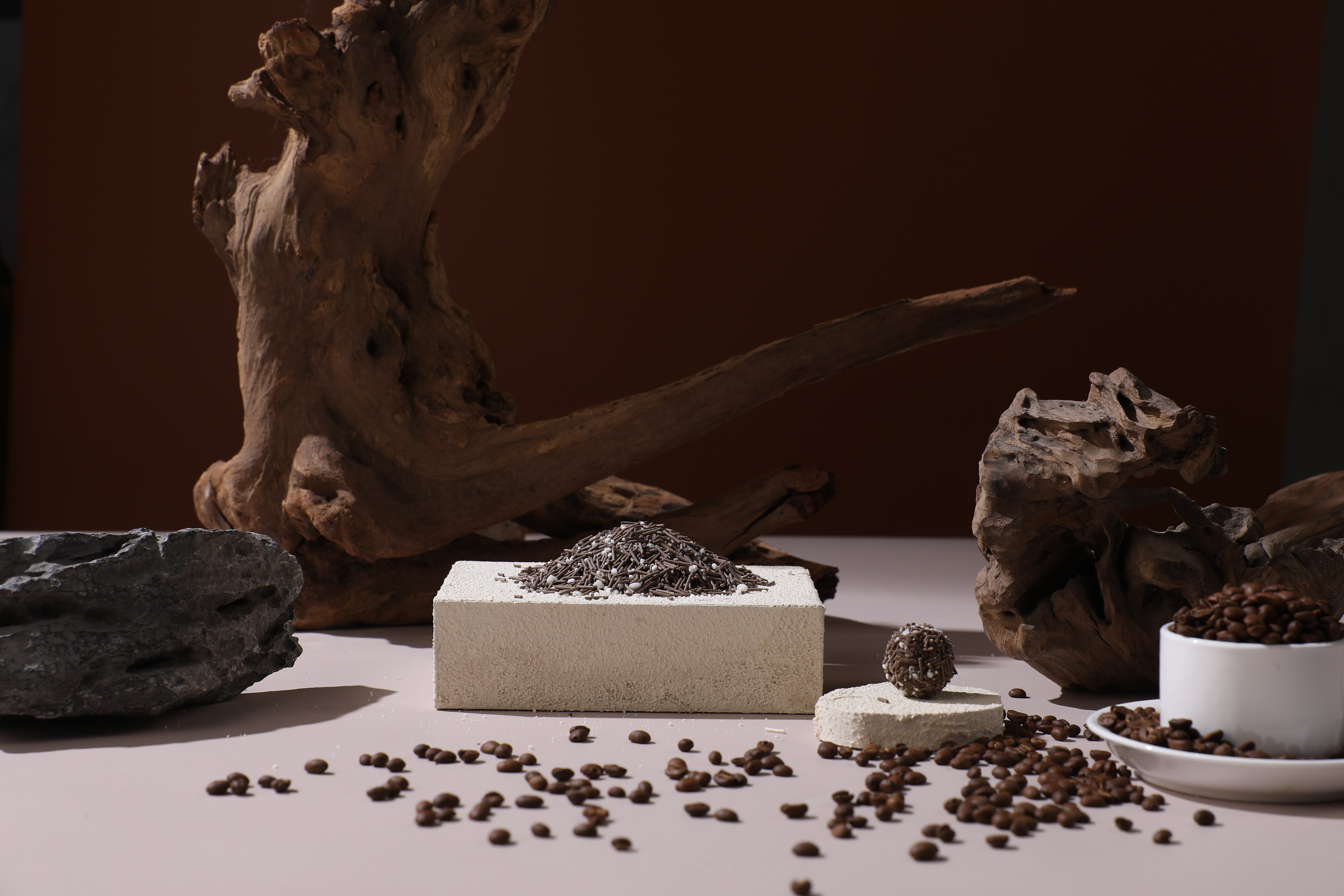 Arena para gatos con café, tofu y tapioca para el control de olores