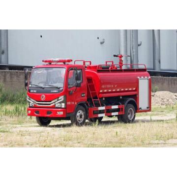 camion de pompiers de réservoir d&#39;eau à la pulvérisation