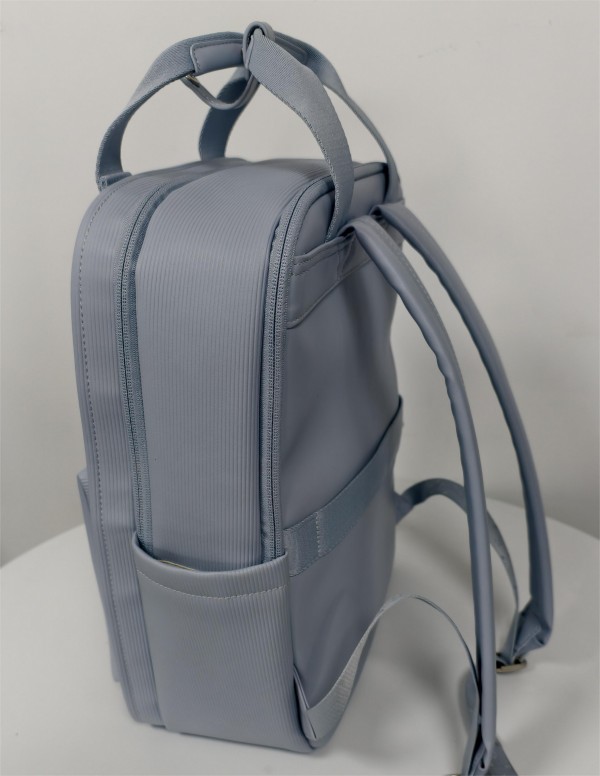 Elegante zaino da viaggio multi-drive Stylish multi-drive travel backpack