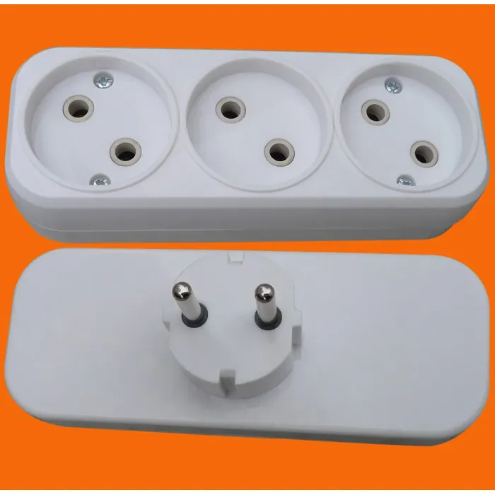 Adaptor Tiga Soket Universal