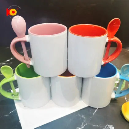 Fashion Customized Ceramic Cup with Green Spoon