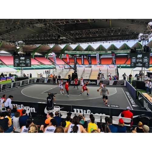 Pavimenti in campo da basket all&#39;aperto approvato dalla FIBA