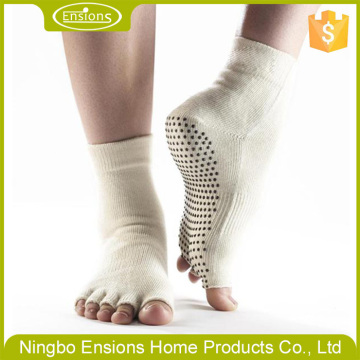 great material professional supplier non slip sports socks