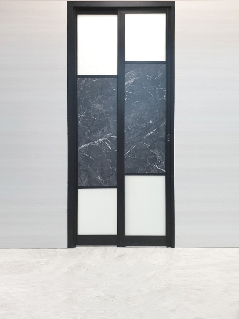 Toilet pd door
