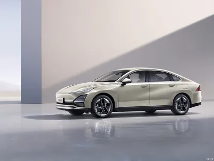 2024 Wuling Hongguang Starlight EV: 1.5L Pure Electric Sedan with Lithium Battery