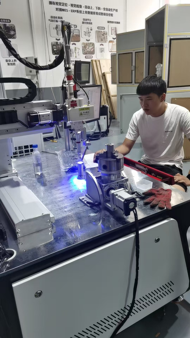 A customer group visited the Chuke Intelligent factory to learn how to operate a five-axis laser welding machine!